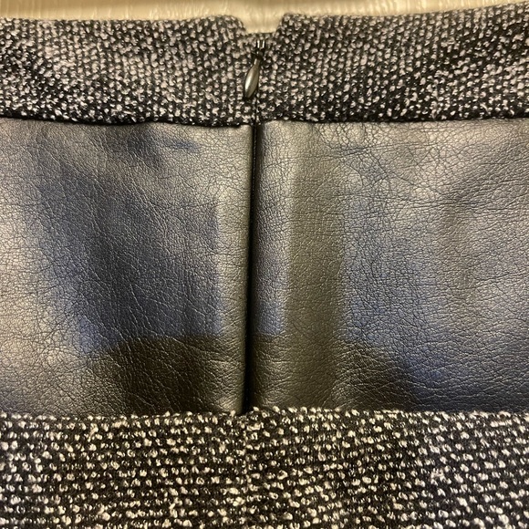 Lane Bryant Gray & Black Pencil Skirt with Pleather inserts. Slit in back. Sz 14 - Picture 3 of 5